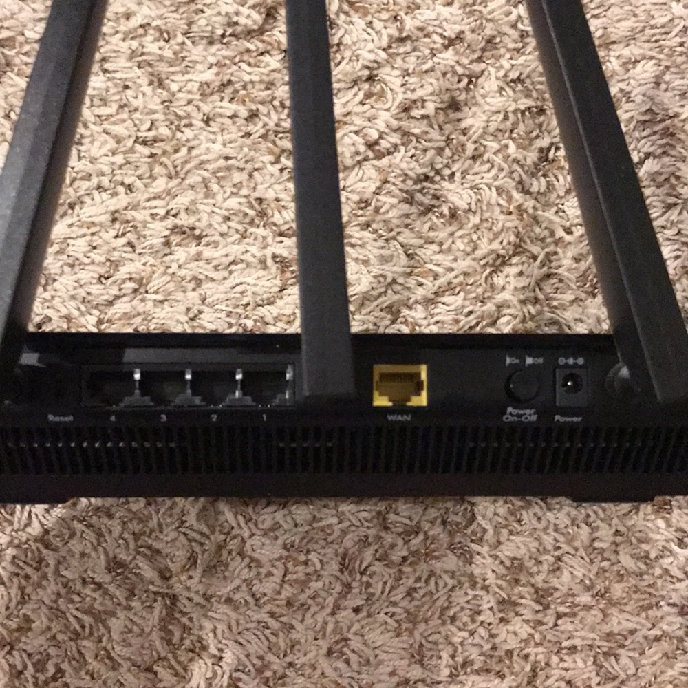 Netgear Nighthawk AC1750 Smart WiFi Router model:R6700v2 - Picture 5 of 5